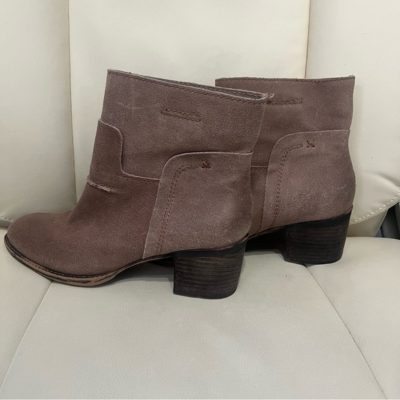 OTBT Urban Leather Stone /Taupe Boots | Brown Booties | Women's Size 6 - Picture 3 of 7
